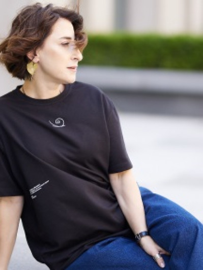 Футболка с цитатой под ребром