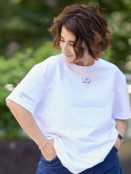 Футболка с цитатой на рукаве